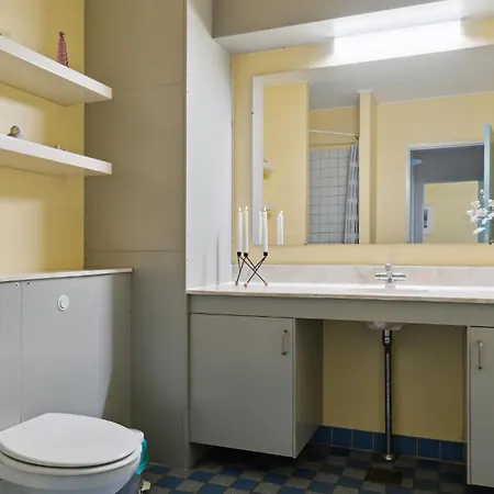 Apartment Bad, Lejl, 105